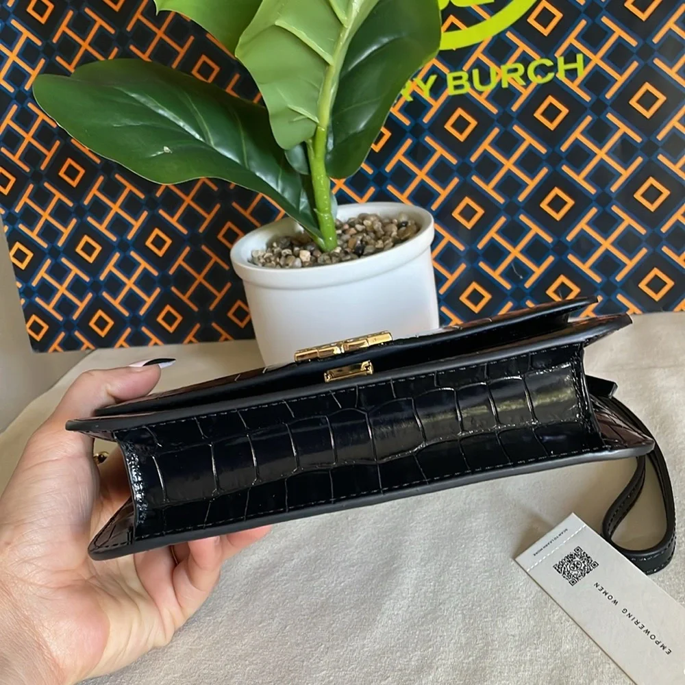NWT Tory Burch Britten embossed chain wallet w wristlet crossbody Bag black $500